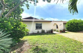 4615 SE 4th Pl in Cape Coral, FL - Building Photo