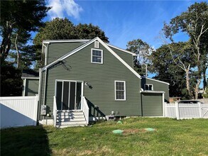 1689 Diamond Hill Rd in Cumberland, RI - Building Photo - Building Photo
