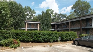 Chateau Apartments in Moss Point, MS - Building Photo - Building Photo