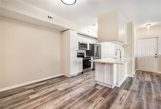 6321 Aragon Way in Ft. Myers, FL - Building Photo - Building Photo