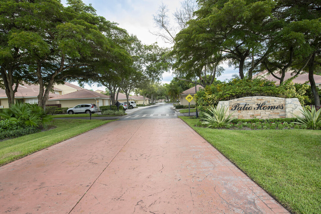 293 Old Meadow Way in Palm Beach Gardens, FL - Building Photo