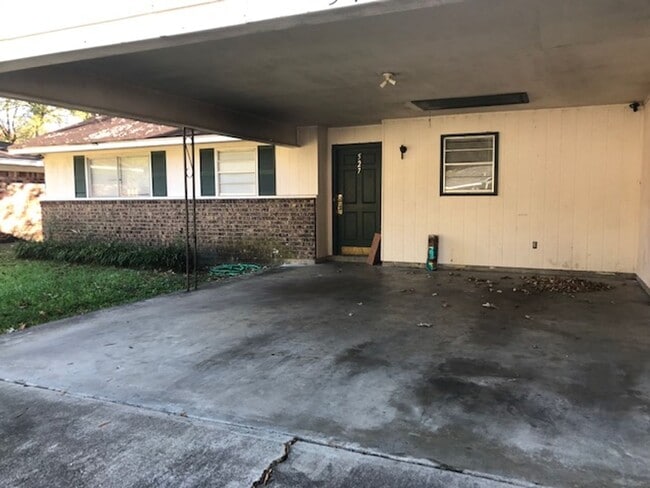 property at 527 Birchwood Dr