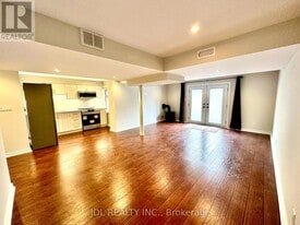 32 Bestview Crescent in Vaughan, ON - Building Photo