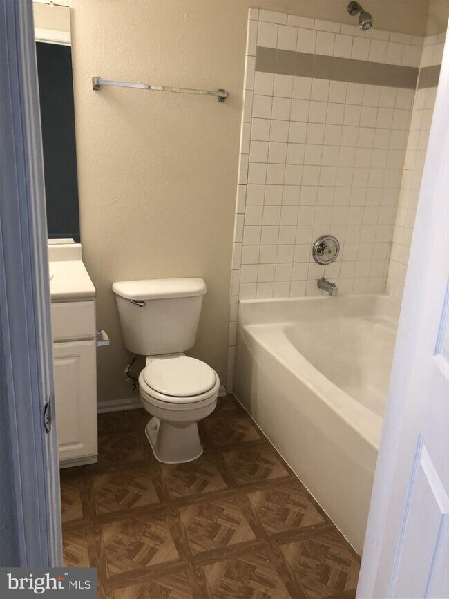 3015 Nicosh Cir-Unit -2106 in Falls Church, VA - Building Photo - Building Photo