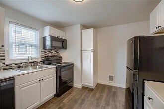 207 E Cedar St, Unit #1 in Olathe, KS - Foto de edificio - Building Photo