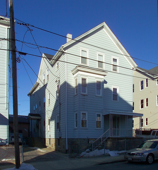 292 Tremont St in Fall River, MA - Building Photo