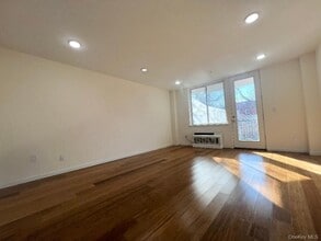 55 S Middle Neck Rd in Great Neck, NY - Building Photo - Building Photo