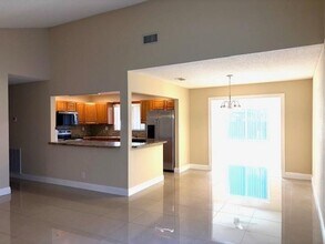 2562 NW 107th Ave in Sunrise, FL - Building Photo - Building Photo