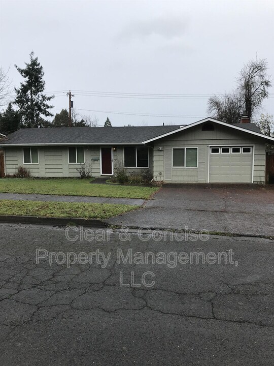 101 E 48th Ave in Eugene, OR - Building Photo