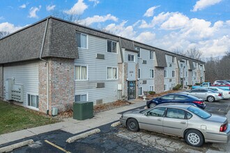 Woods + Meadow Apartments in Peoria, IL - Building Photo - Building Photo