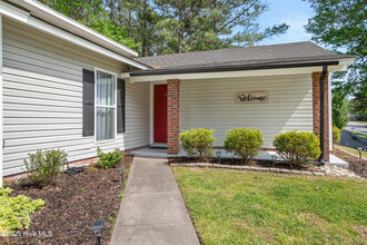 620 Shadowridge Rd in Jacksonville, NC - Building Photo - Building Photo