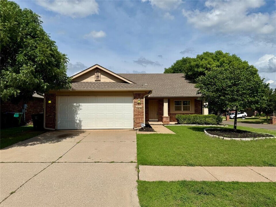 18100 Calle Way in Edmond, OK - Building Photo