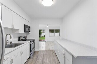 430 NE 49th St in Fort Lauderdale, FL - Building Photo - Building Photo