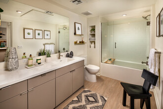 One Paseo Living in San Diego, CA - Foto de edificio - Building Photo