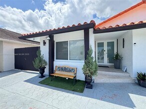 434 SW 99th Ct in Miami, FL - Building Photo - Building Photo