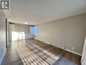 25 College St E in Belleville, ON - Building Photo - Building Photo