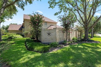 7502 Holly Court Estates in Houston, TX - Building Photo - Building Photo