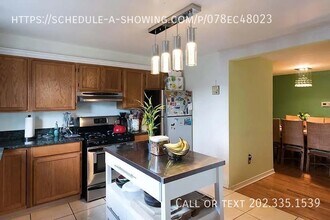 717 16th St NE in Washington, DC - Building Photo - Building Photo