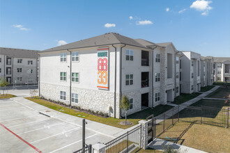 Norte 8833 in Converse, TX - Foto de edificio - Building Photo