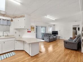 155 N Las Flores Dr in San Marcos, CA - Building Photo - Building Photo