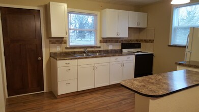 405 Crocker Ave S in Thief River Falls, MN - Building Photo - Building Photo