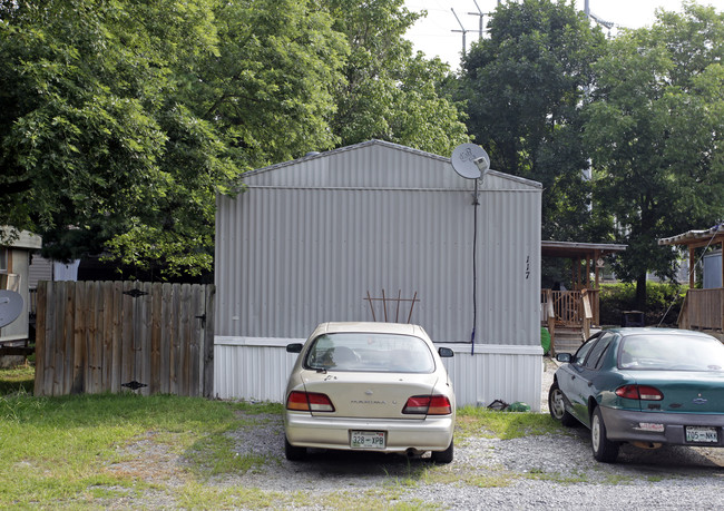 101-117 Runyan Cir in Sevierville, TN - Foto de edificio - Building Photo