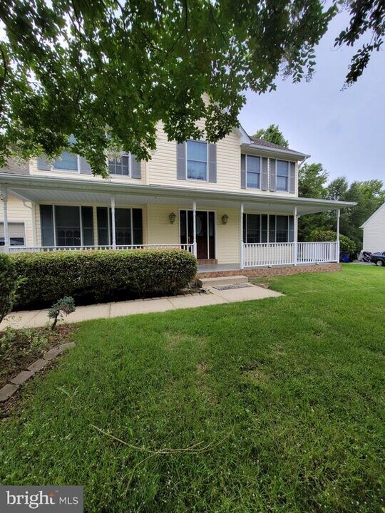 2435 Pimpernel Dr in Waldorf, MD - Building Photo