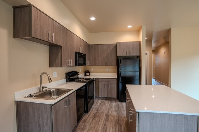 5787 Joynak St S in Salem, OR - Foto de edificio - Building Photo