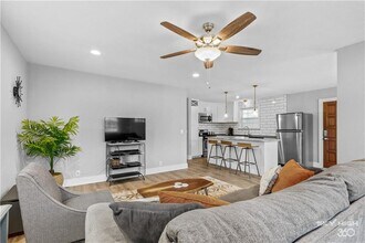 1305 SE Benton St in Bentonville, AR - Building Photo - Building Photo