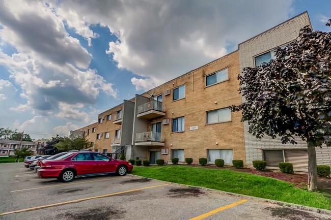 Slopes of Aspen in Cincinnati, OH - Building Photo - Building Photo