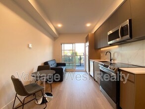 720-720 K. L. O. Rd in Kelowna, BC - Building Photo - Building Photo