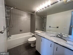 241 S 6th St in Philadelphia, PA - Building Photo - Building Photo