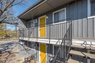 903 Springdale Rd in Austin, TX - Building Photo - Building Photo