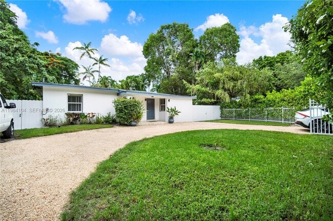 6400 SW 62nd Ct in South Miami, FL - Building Photo - Building Photo