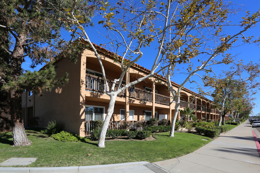 Clairemont Arms in San Diego, CA - Building Photo