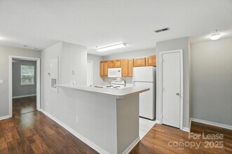 9849 Campus Walk Ln, Unit M in Charlotte, NC - Building Photo - Building Photo