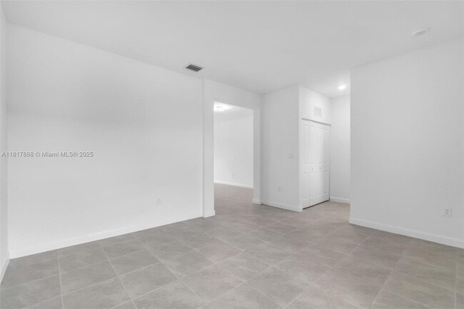 2807 SE 26th Ave in Homestead, FL - Building Photo - Building Photo