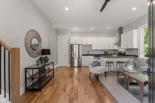 98 Johnson Ferry Rd NW in Sandy Springs, GA - Building Photo