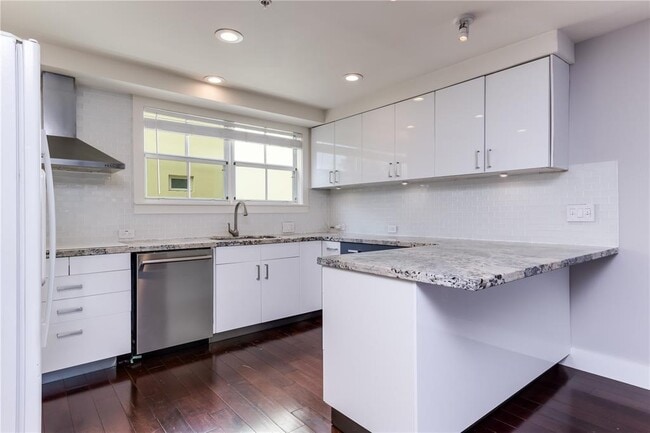 623 NE 8th Ave in Fort Lauderdale, FL - Building Photo - Building Photo