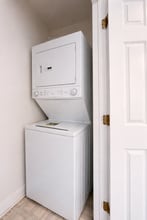 3716 N Cicero Ave, Unit 2e- in Chicago, IL - Foto de edificio - Building Photo