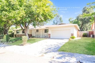 4736 Cameron Ranch Dr in Carmichael, CA - Building Photo - Building Photo