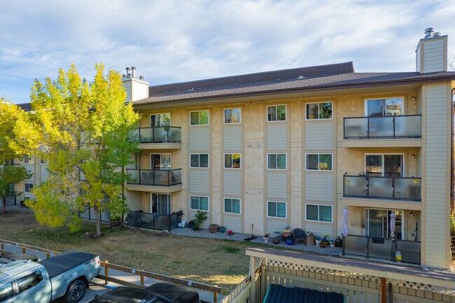 393 Patterson Hl SW in Calgary, AB - Building Photo - Building Photo