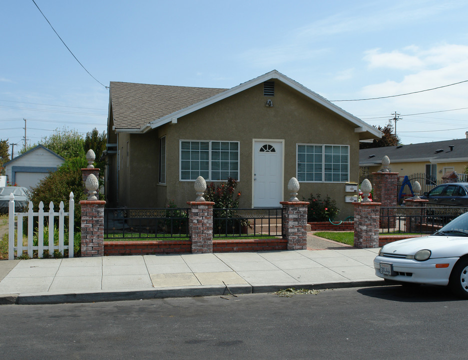 332 N Claremont St in San Mateo, CA - Building Photo