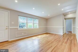 8424 Hayden Ln in Annandale, VA - Building Photo - Building Photo