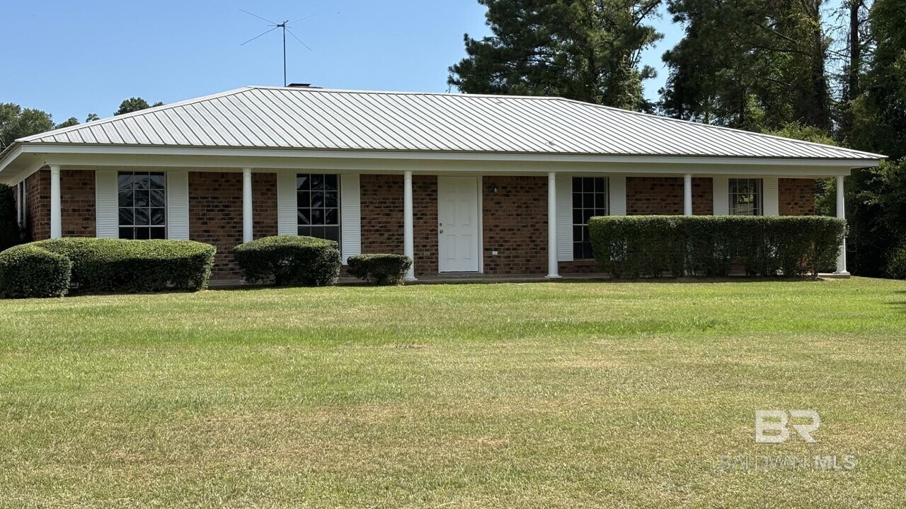 9424 Hurricane Rd in Bay Minette, AL - Building Photo