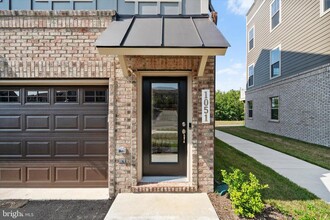 1051 Venifena Terrace SE in Leesburg, VA - Building Photo - Building Photo
