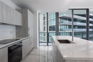 480 NE 31st St, Unit # 3107 in Miami, FL - Building Photo