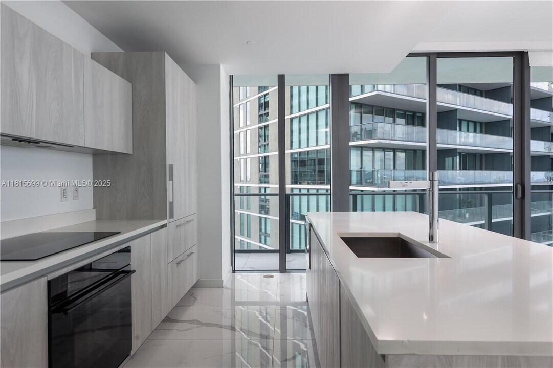 480 NE 31st St, Unit # 3107 in Miami, FL - Building Photo