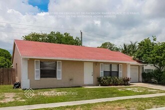 5926 Ithaca Cir W in Greenacres, FL - Building Photo - Building Photo
