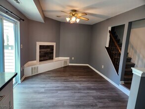 263 Glastonbury Ln in Franklin Township, NJ - Building Photo - Building Photo